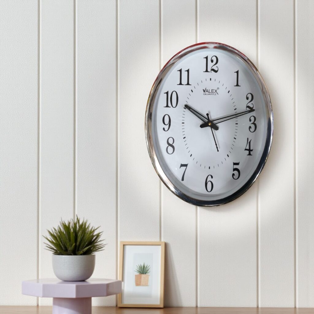 Modern Silver Clock – Elegant Wall Timepiece for Modern Homes