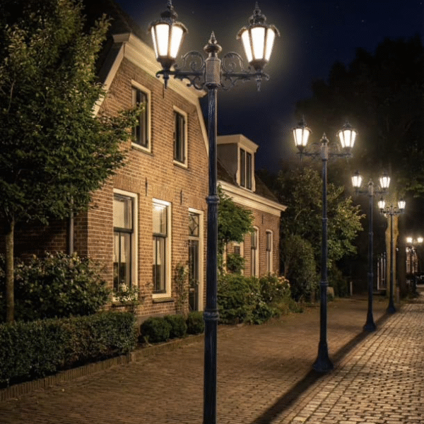 Victorian Dual Head Street Lamp